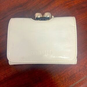 Ted BAKER white kiss lock wallet with blue interior! Very good condition